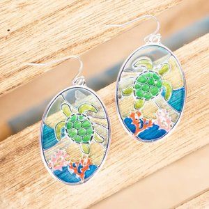 NWT *BOUTIQUE*  GORGEOUS  COLORFUL TRANQUIL COVE TURTLE SILVERTONE EARRINGS